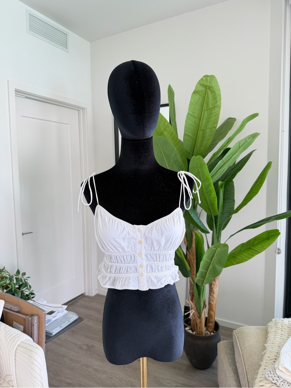 Vintage White Tie-Shoulder Ruffle Crop Top - Bershka - preloved - size M